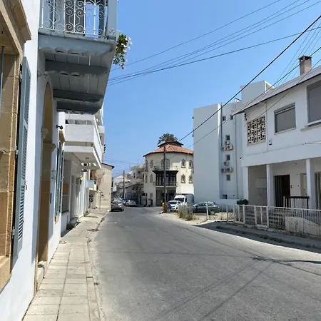 Past Or Tail * Lárnaka